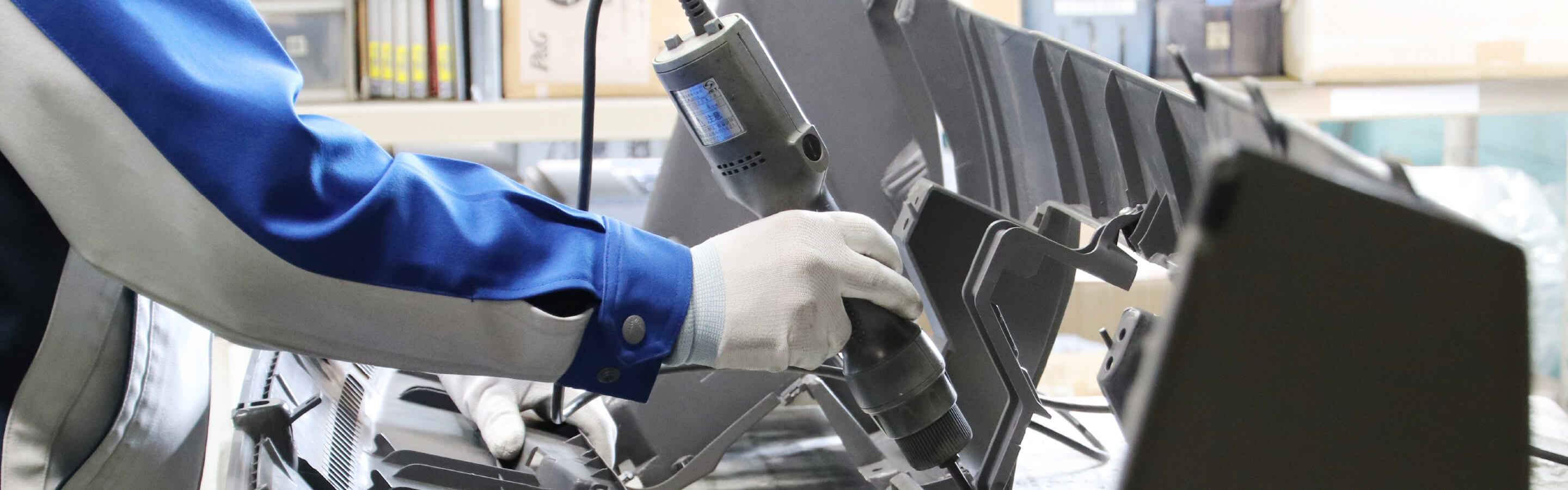 機械を操縦する画像